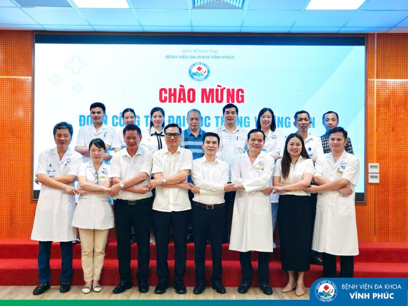Đoàn công tác Trường Đại học Trưng Vương đến thăm và làm việc tại Bệnh viện Đa khoa Vĩnh Phúc