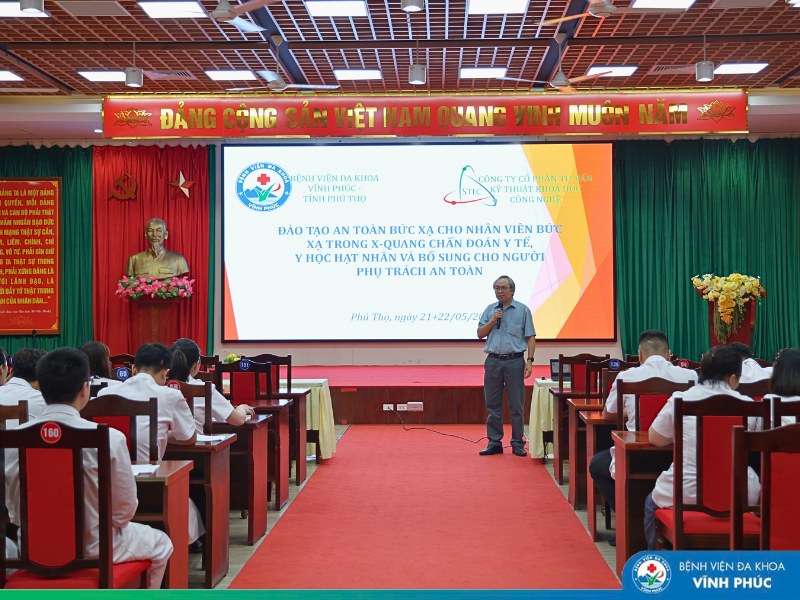 Hơn 100 nhân viên y tế hoàn thành khóa đào tạo và cấp giấy chứng nhận về an toàn bức xạ trong Bệnh viện