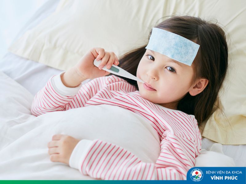 Trẻ sốt kéo dài: Khi nào cần đưa đi bệnh viện?
