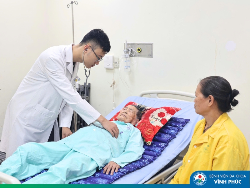 Cứu sống cụ bà 104 tuổi nhồi máu cơ tim cấp bằng can thiệp mạch vành