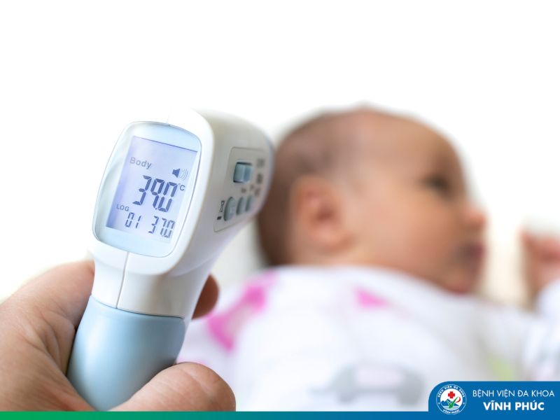 Hướng dẫn xử trí ban đầu khi trẻ bị sốt cao co giật