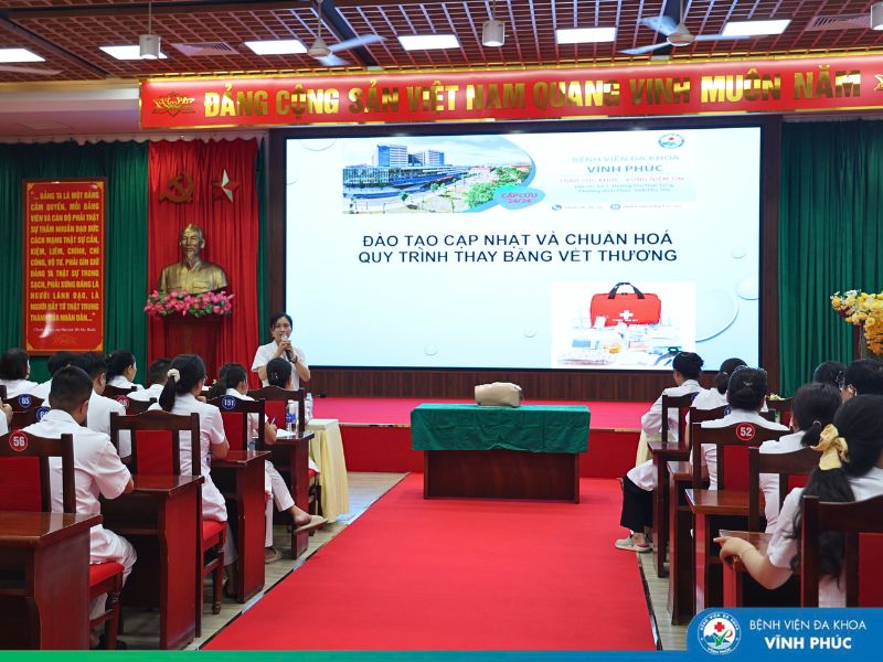 Bệnh viện Đa khoa Vĩnh Phúc: Tổ chức chuỗi đào tạo chuẩn hóa quy trình thay băng vết thương