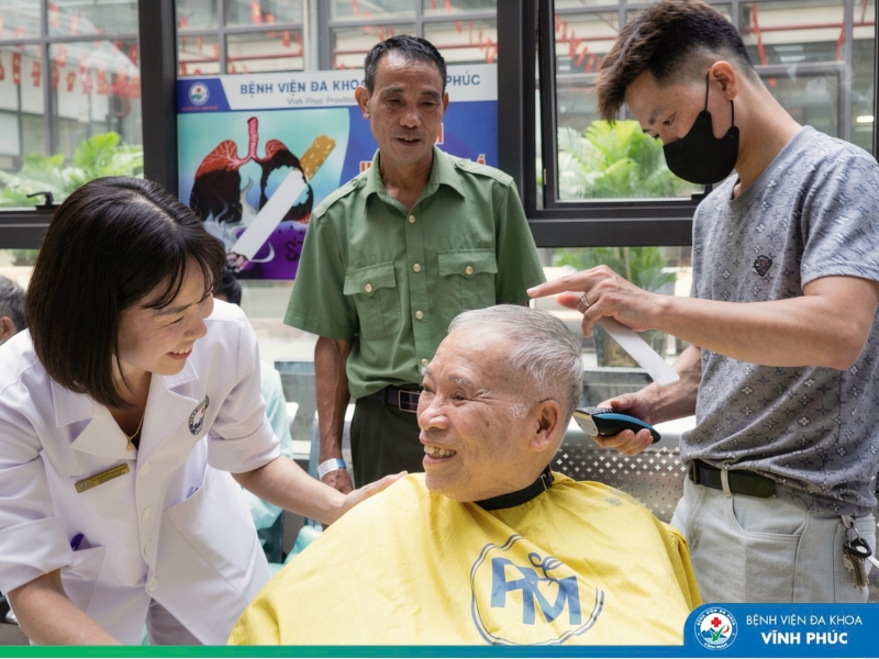 “Mái tóc yêu thương – Trao gửi nụ cười”: Cùng CLB Tóc thiện nguyện Vĩnh Phúc lan tỏa hành trình nhân văn tại Bệnh viện Đa khoa Vĩnh Phúc